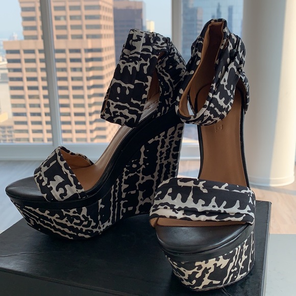 L.A.M.B IOWA WEDGE SANDALS, SIZE 8 1/2 - Picture 7 of 8